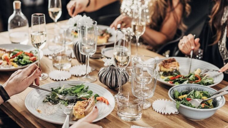 How to Create a Dinner Party Menu