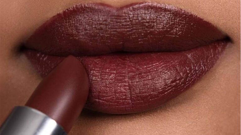 Tips for Mastering Bold Lip Colors